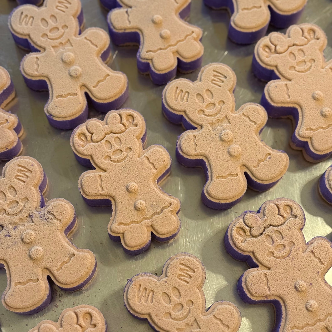 Gingerbread Cookie | Holiday Bath Bomb
