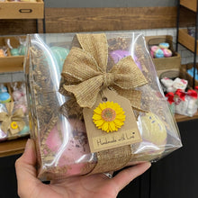 Load image into Gallery viewer, Bath Bomb Gift Set
