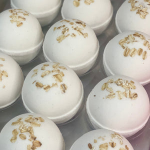 Honey, Milk & Oatmeal - Bath Bomb